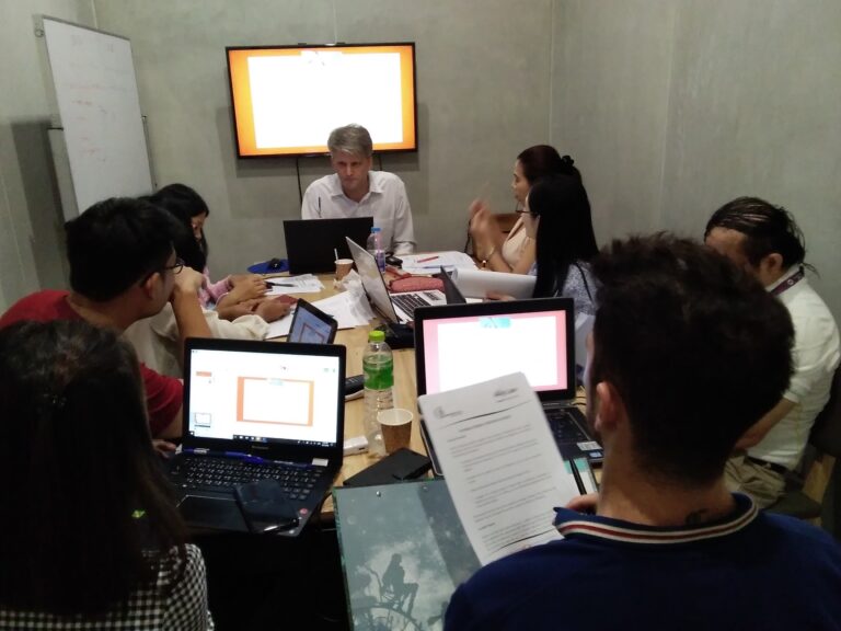 Olaf guest lectures on international sales and marketing in real estate